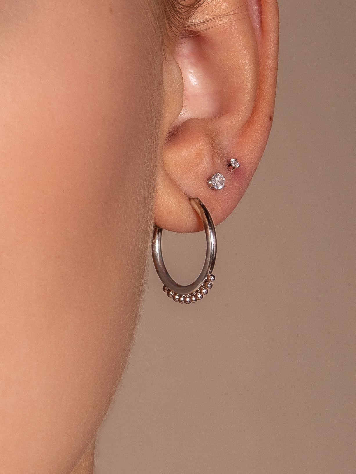 Bali oorbellen balletjes zilver - Desieradenconcurrent.nl