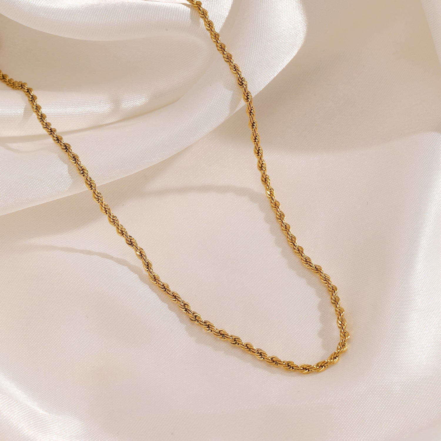Gedraaide ketting 2mm goud - Desieradenconcurrent.nl