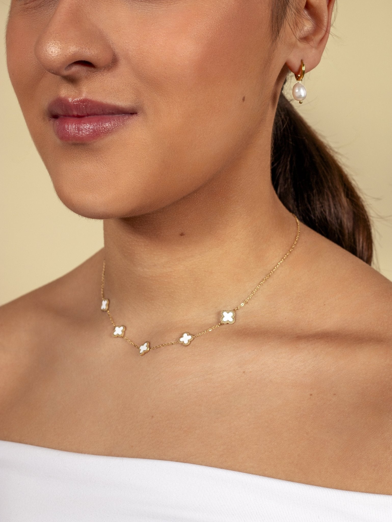 Ketting klaver gold/white - Desieradenconcurrent.nl