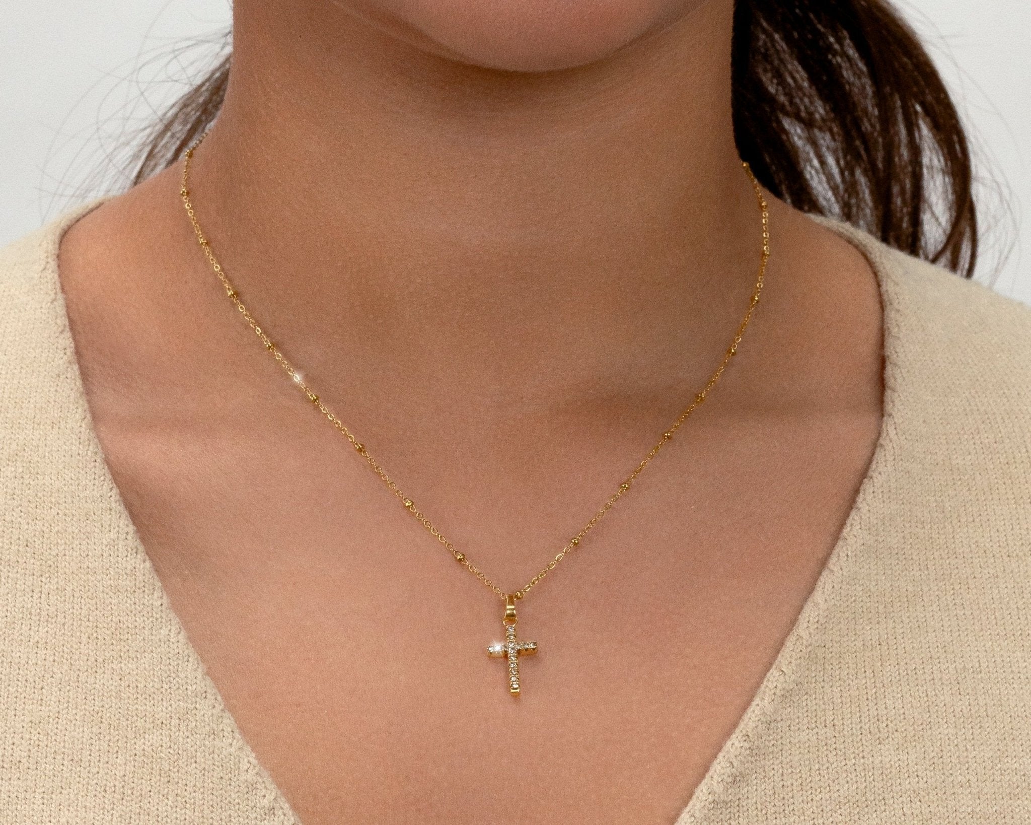Ketting kruisje steentjes goud - Desieradenconcurrent.nl