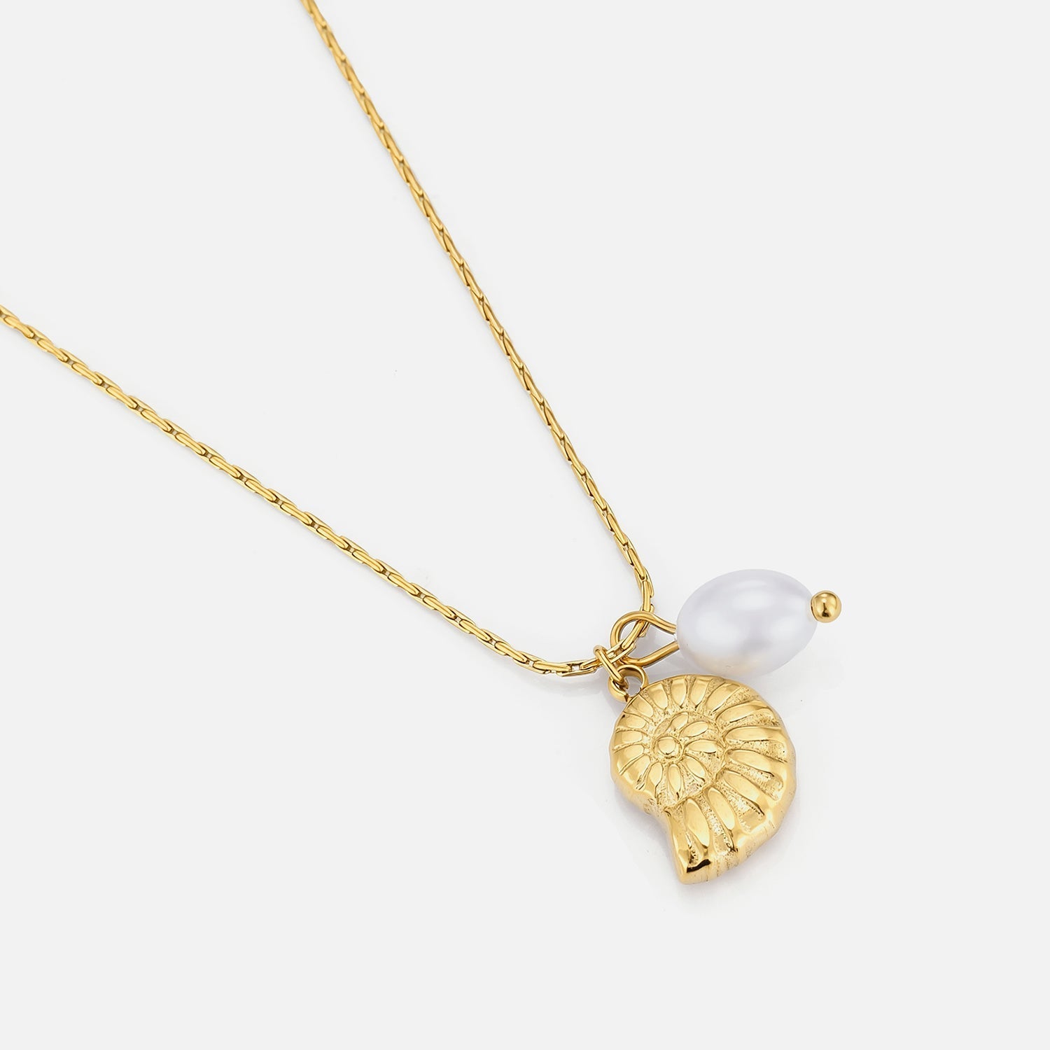Ketting krulschelp parel goud - Desieradenconcurrent.nl