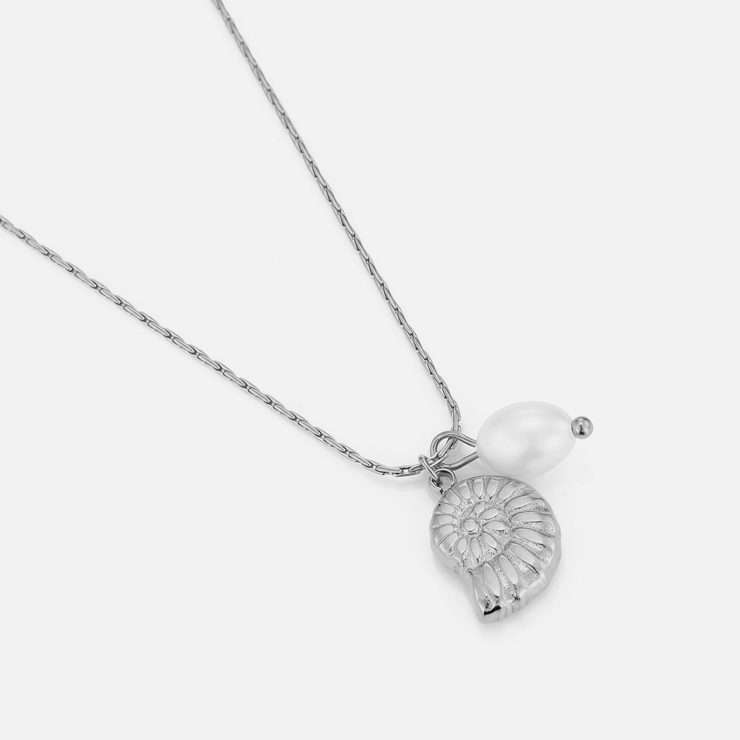 Ketting krulschelp parel zilver - Desieradenconcurrent.nl