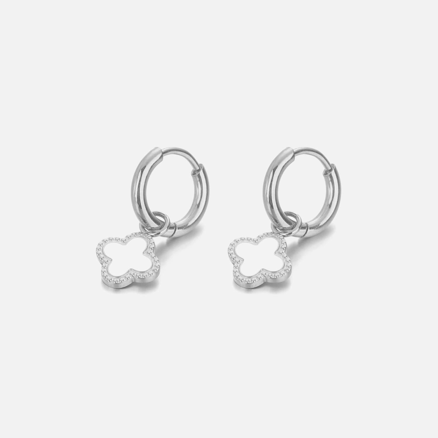 Oorbellen klaver silver/white - Desieradenconcurrent.nl