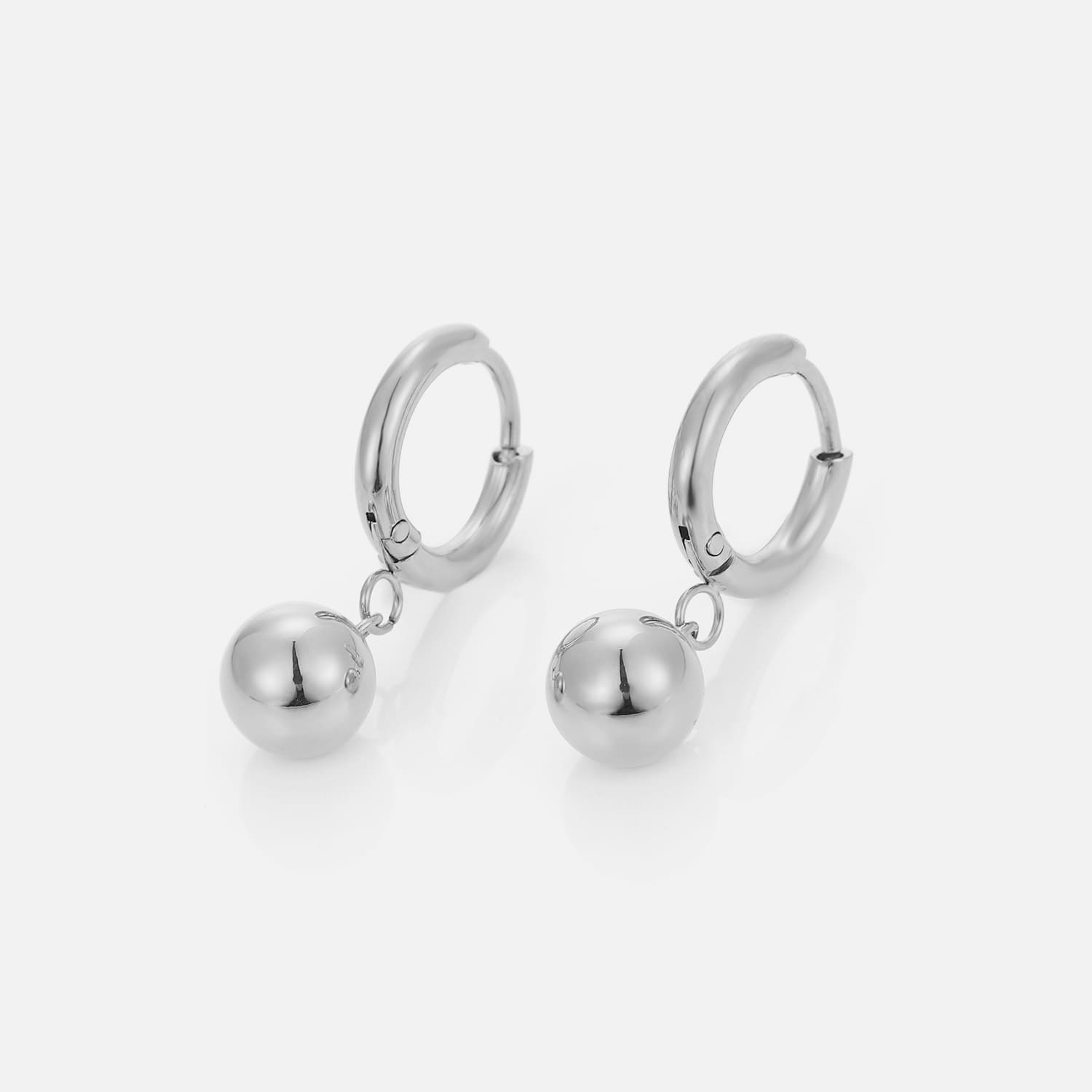 Oorring balletje zilver - Desieradenconcurrent.nl
