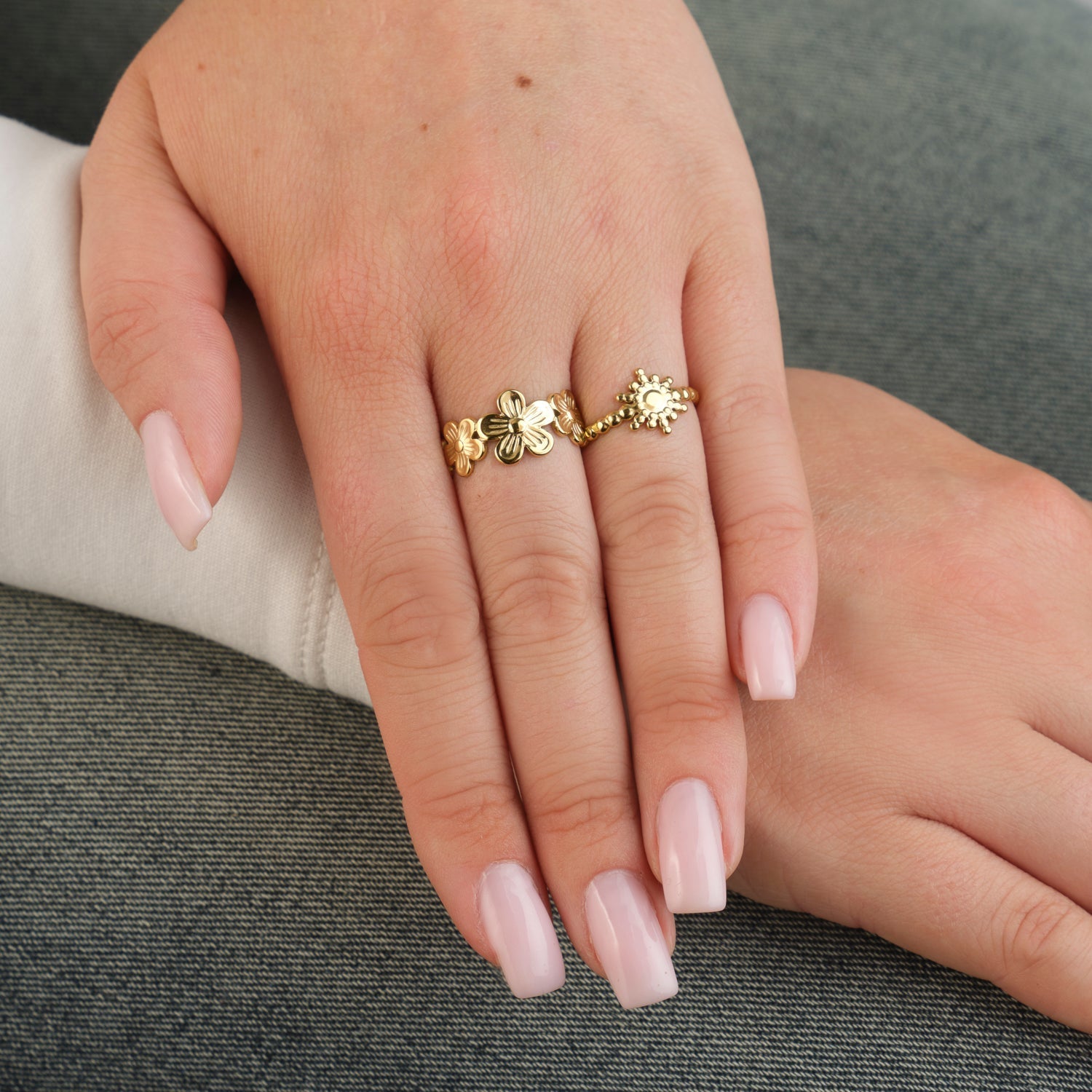 Ring bloemen band goud - Desieradenconcurrent.nl