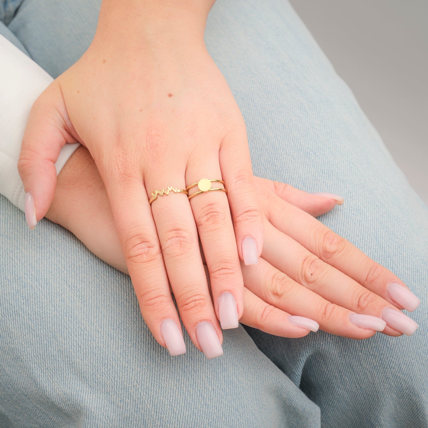 Ring tweelaags zegel goud - Desieradenconcurrent.nl