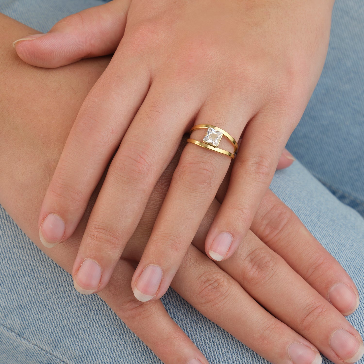 Ring vierkante steen goud - Desieradenconcurrent.nl