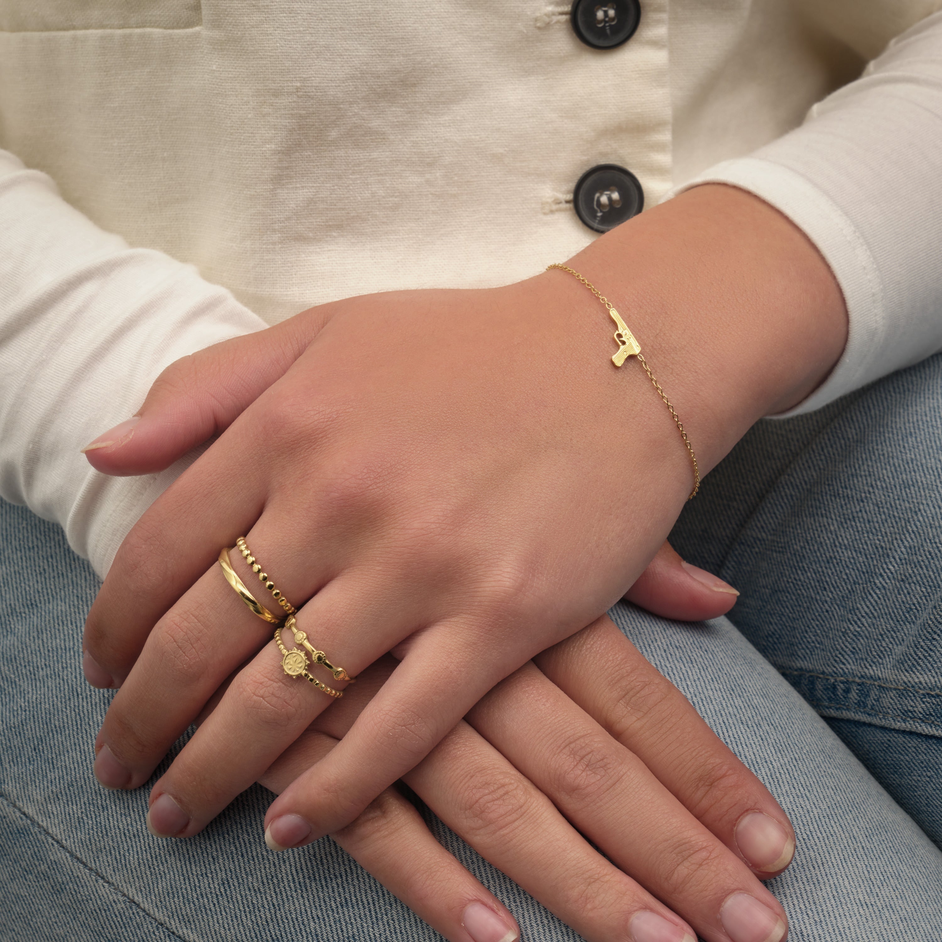 Armband bedeltje goud - Desieradenconcurrent.nl