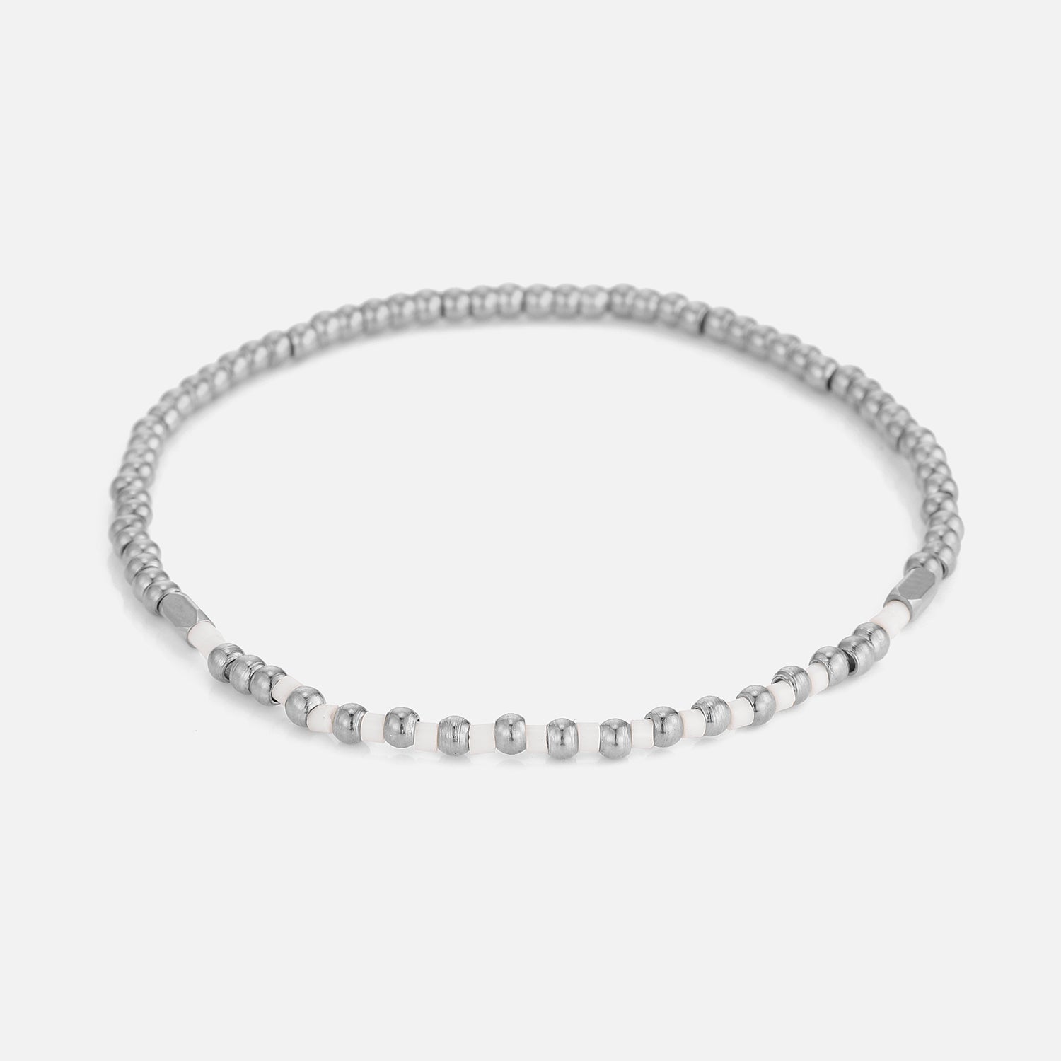 Armband witte kralen stretch zilver - Desieradenconcurrent.nl