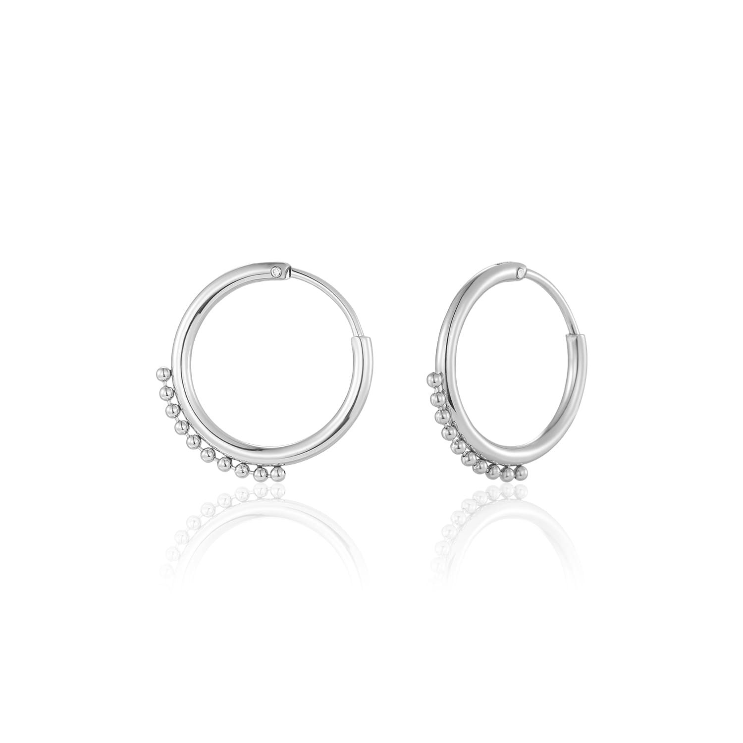 Bali oorbellen balletjes zilver - Desieradenconcurrent.nl