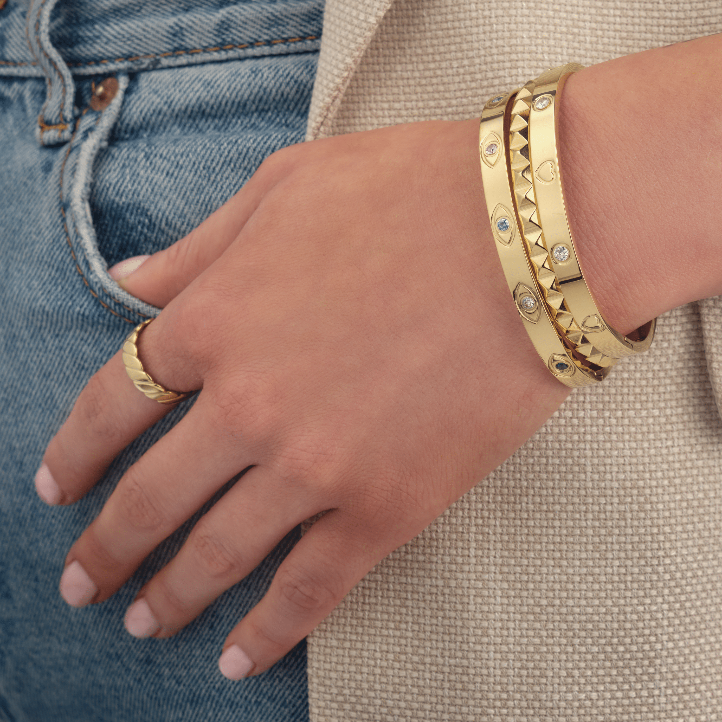 Bangle hartjes goud - Desieradenconcurrent.nl