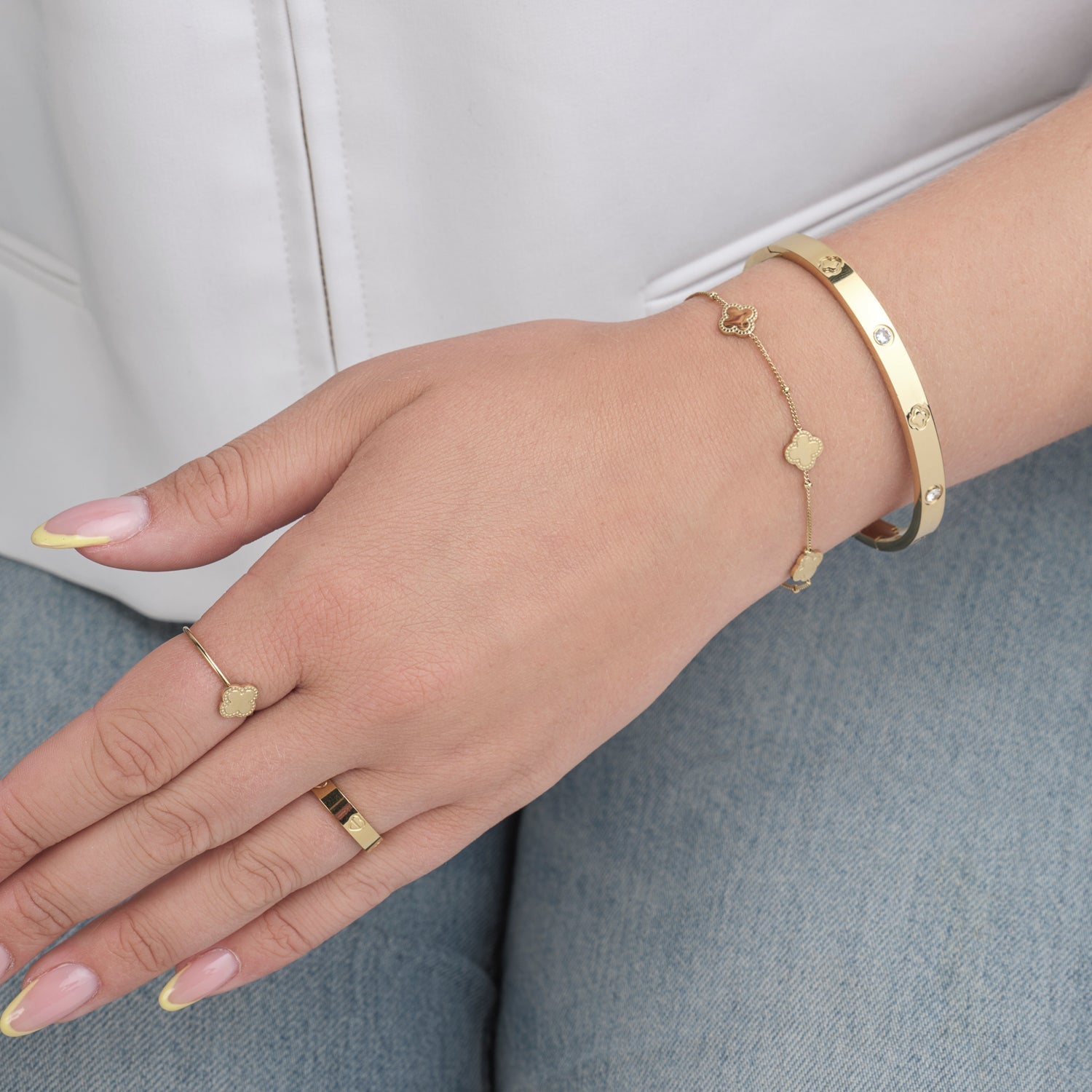 Bangle steentje klaver goud - Desieradenconcurrent.nl