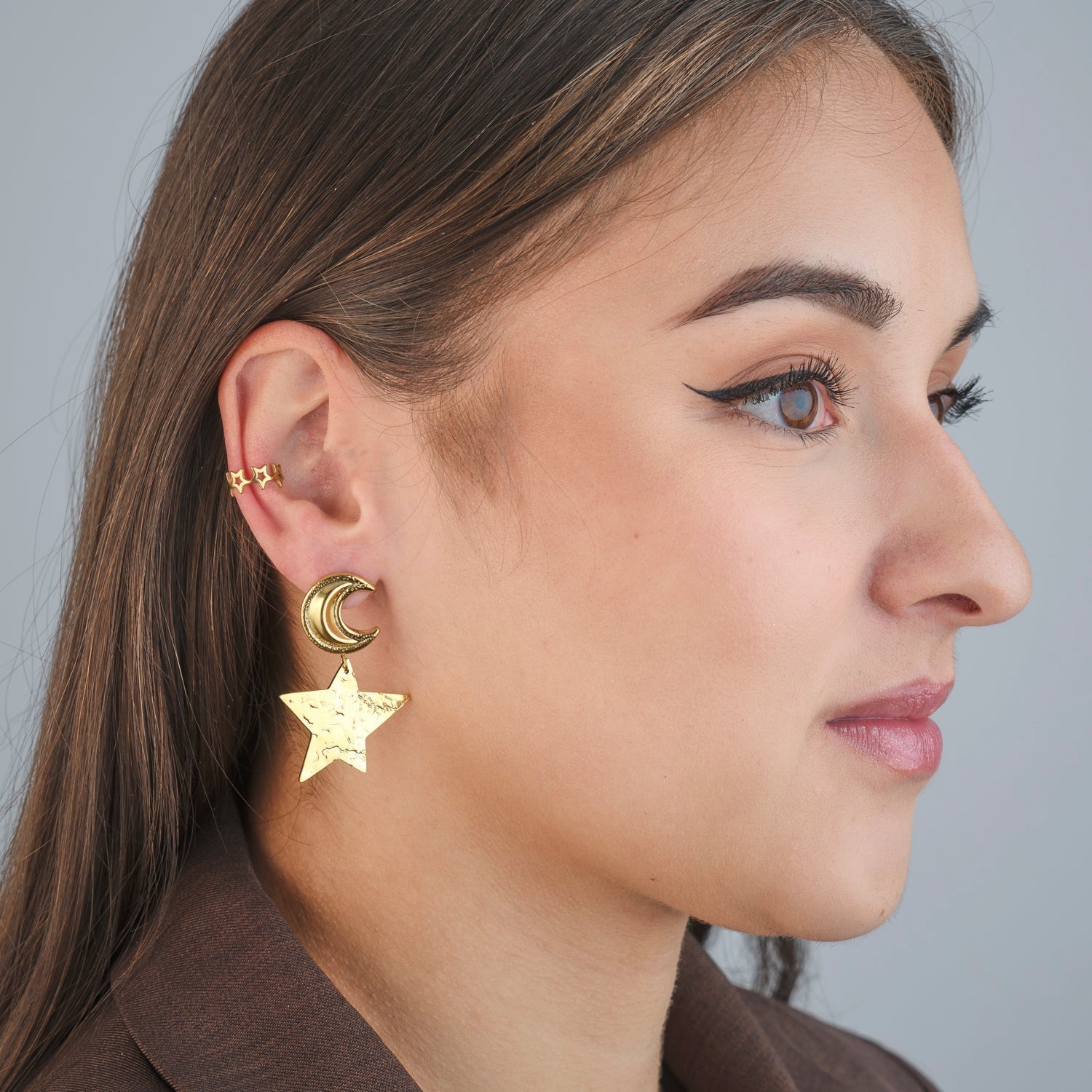 Ear cuff verbonden sterren goud - Desieradenconcurrent.nl