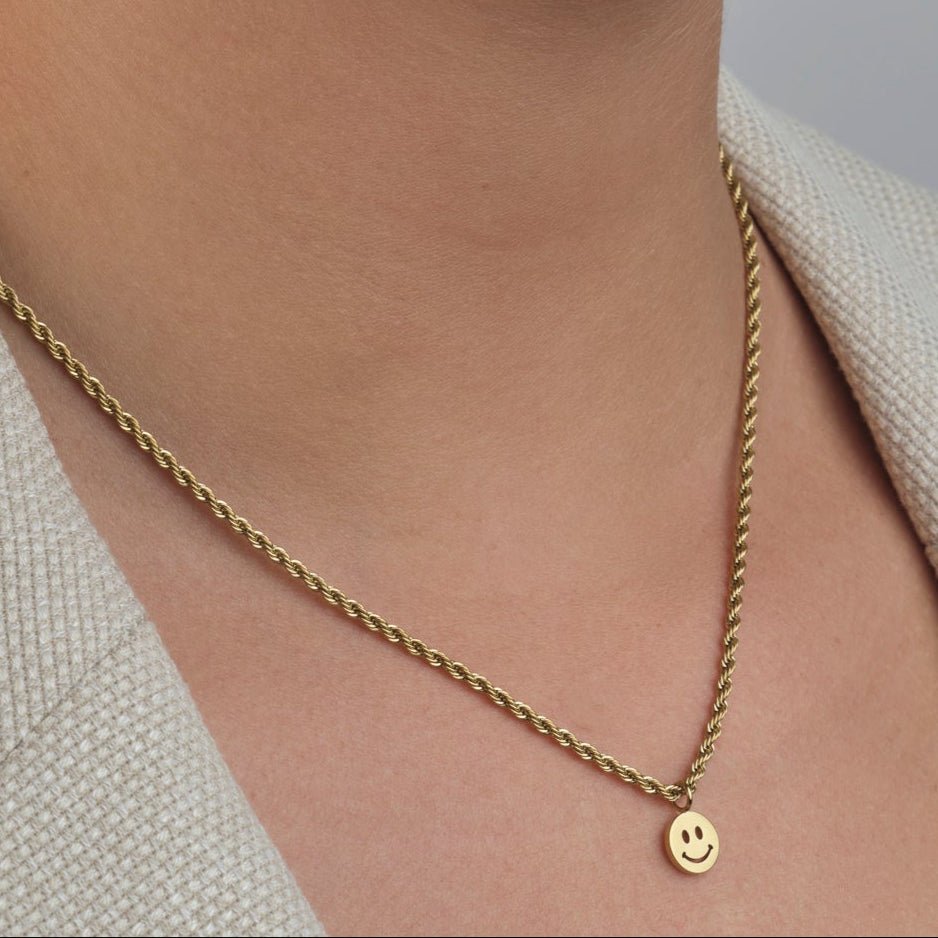 Gedraaide ketting happy goud - Desieradenconcurrent.nl