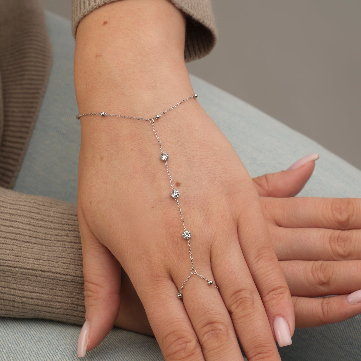 Hand Chain steentjes zilver - Desieradenconcurrent.nl