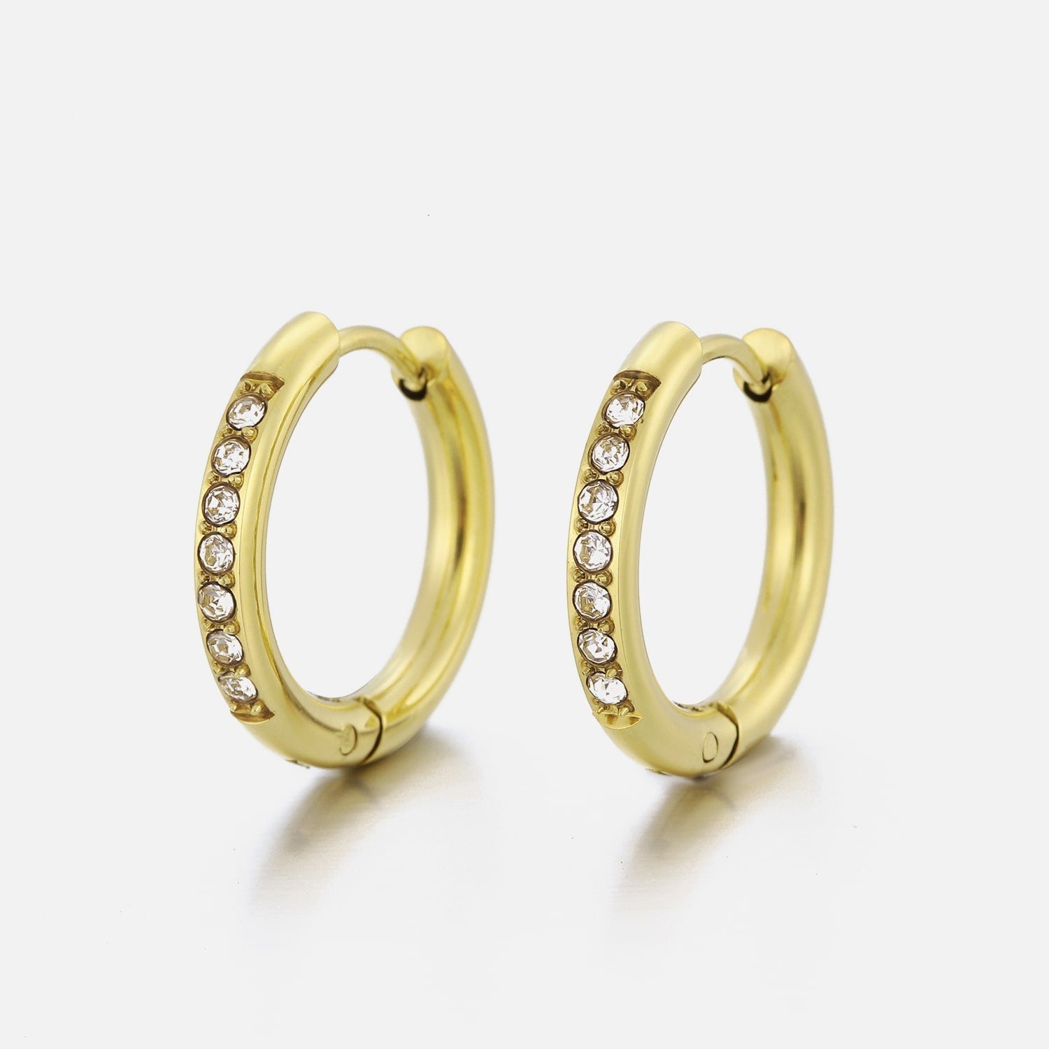 Hoops met steentjes wit/goud - Desieradenconcurrent.nl