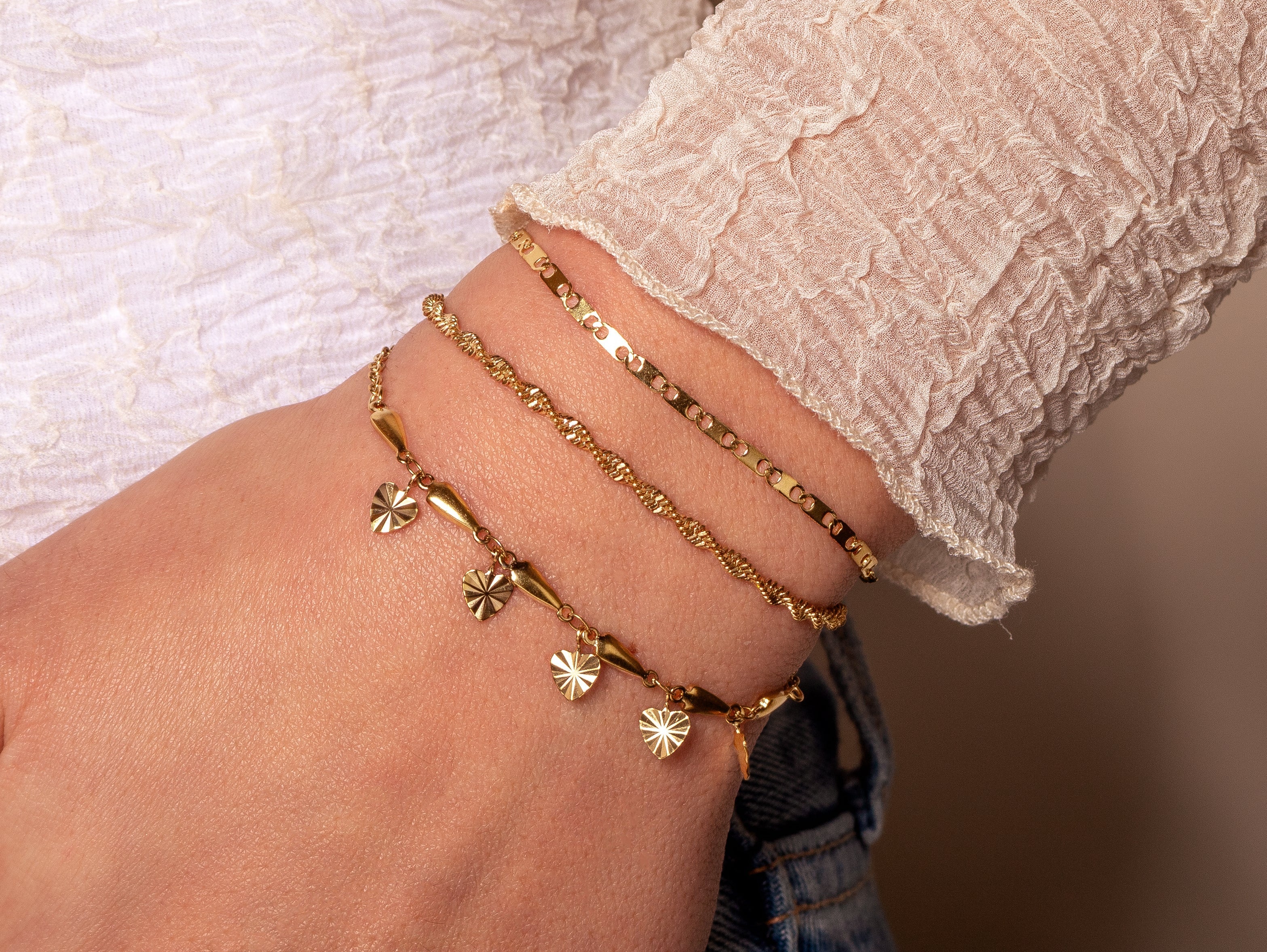 Motief armband gedraaid goud - Desieradenconcurrent.nl