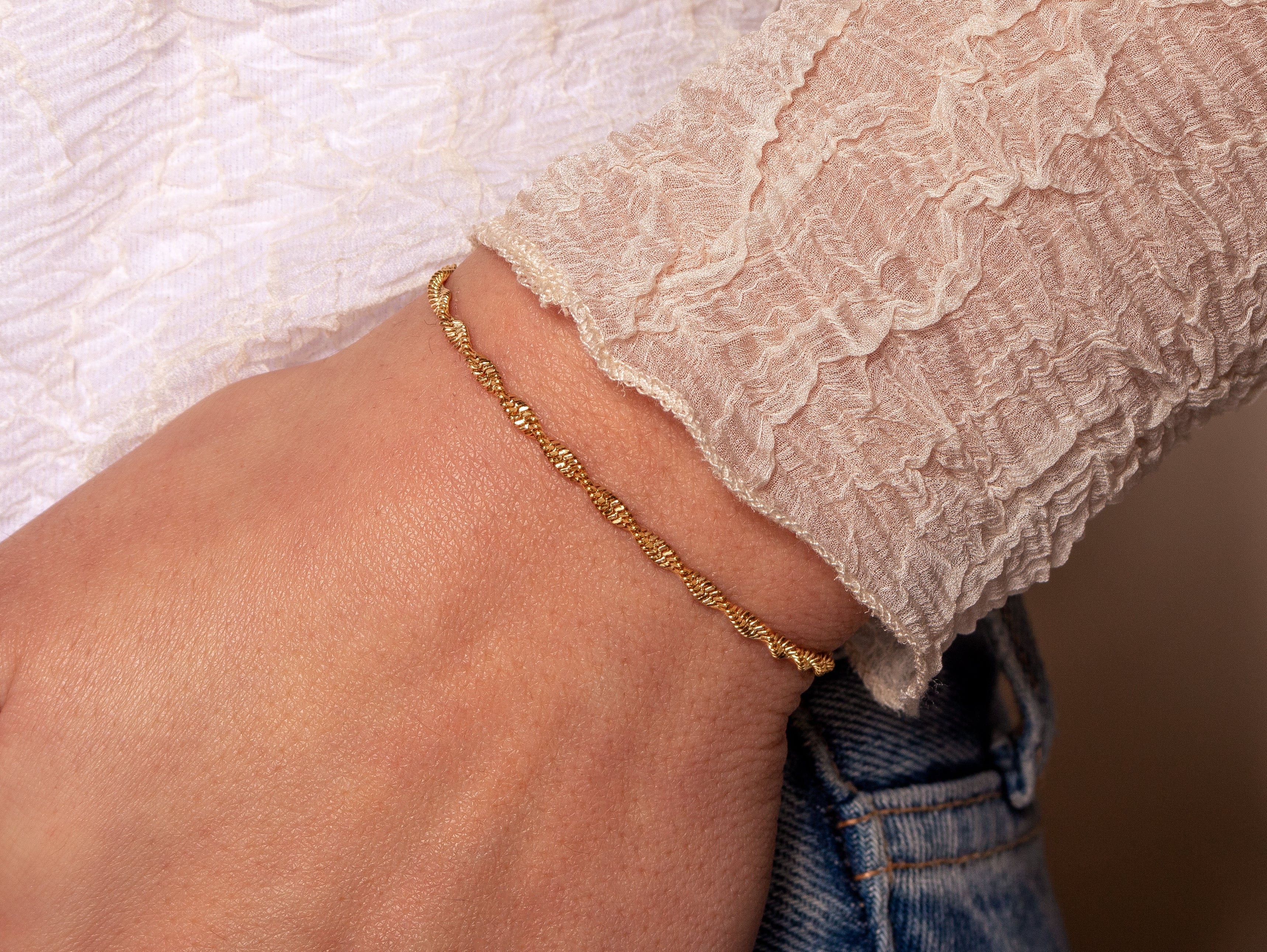 Motief armband gedraaid goud - Desieradenconcurrent.nl