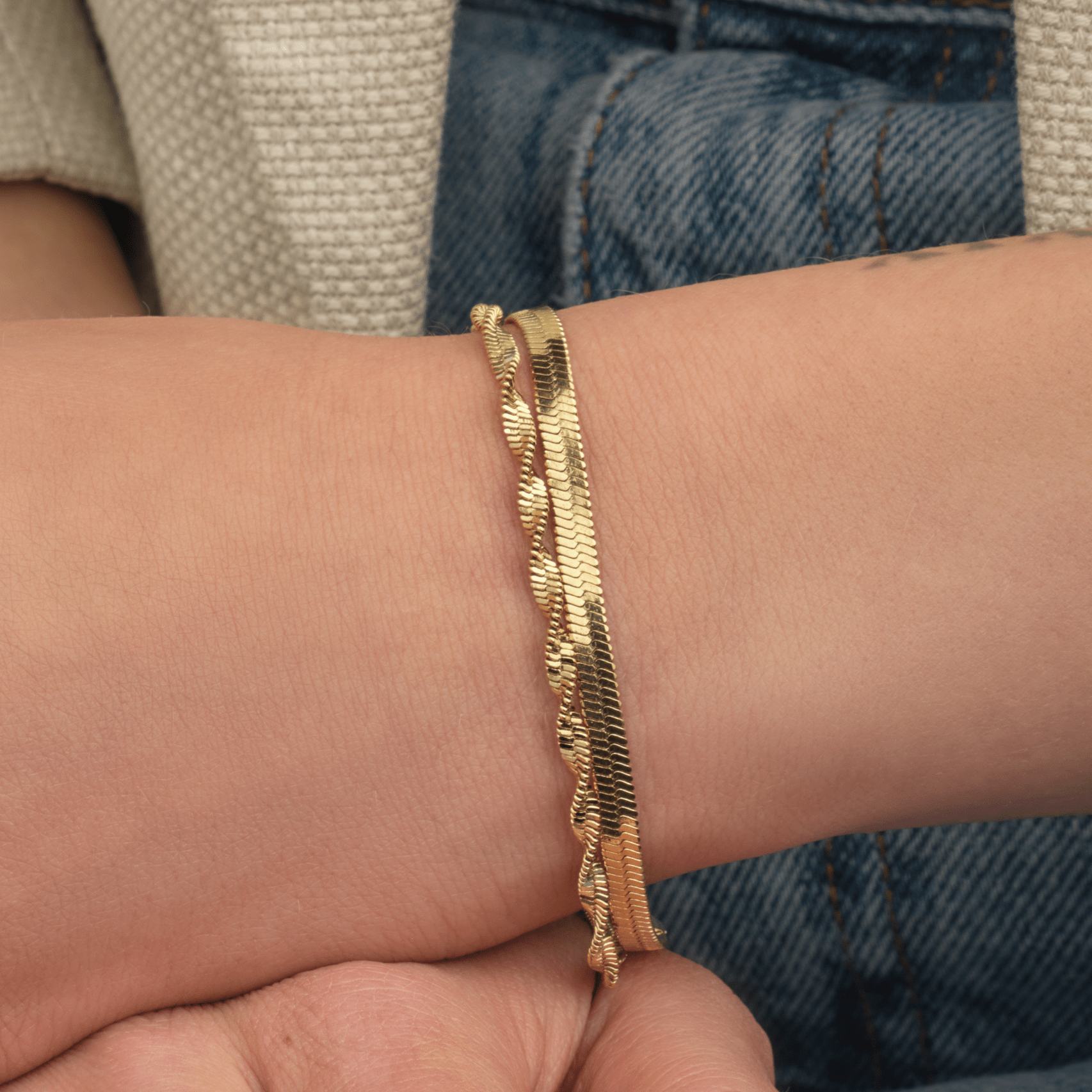 Platte armband 4mm goud - Desieradenconcurrent.nl