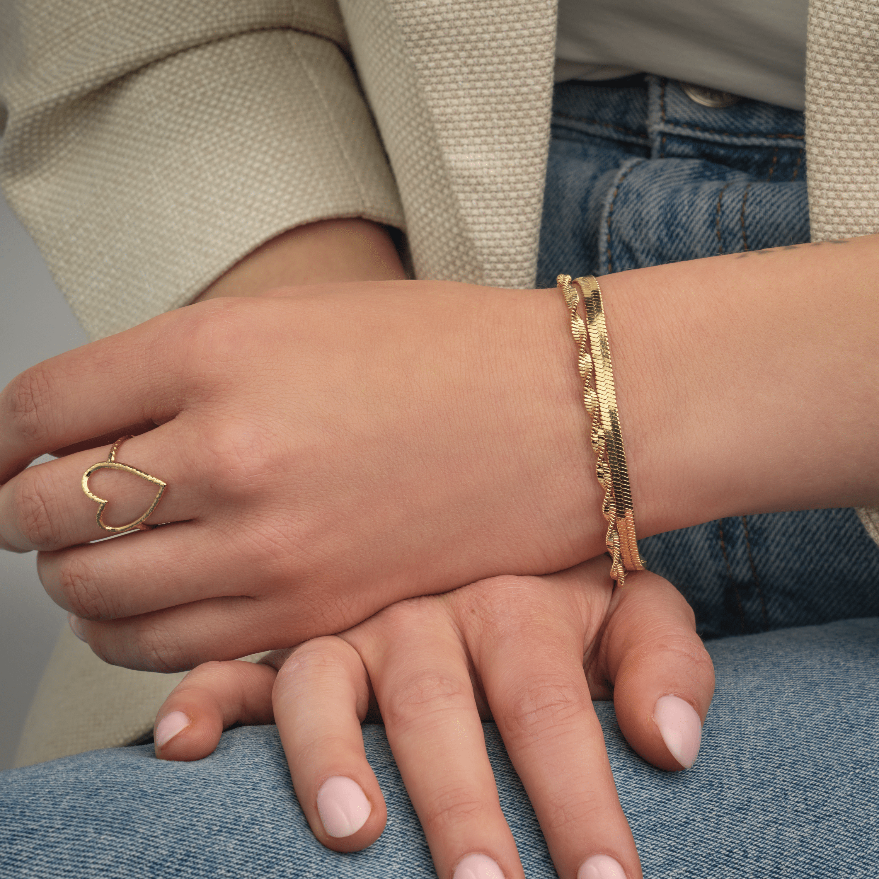 Platte armband 4mm goud - Desieradenconcurrent.nl