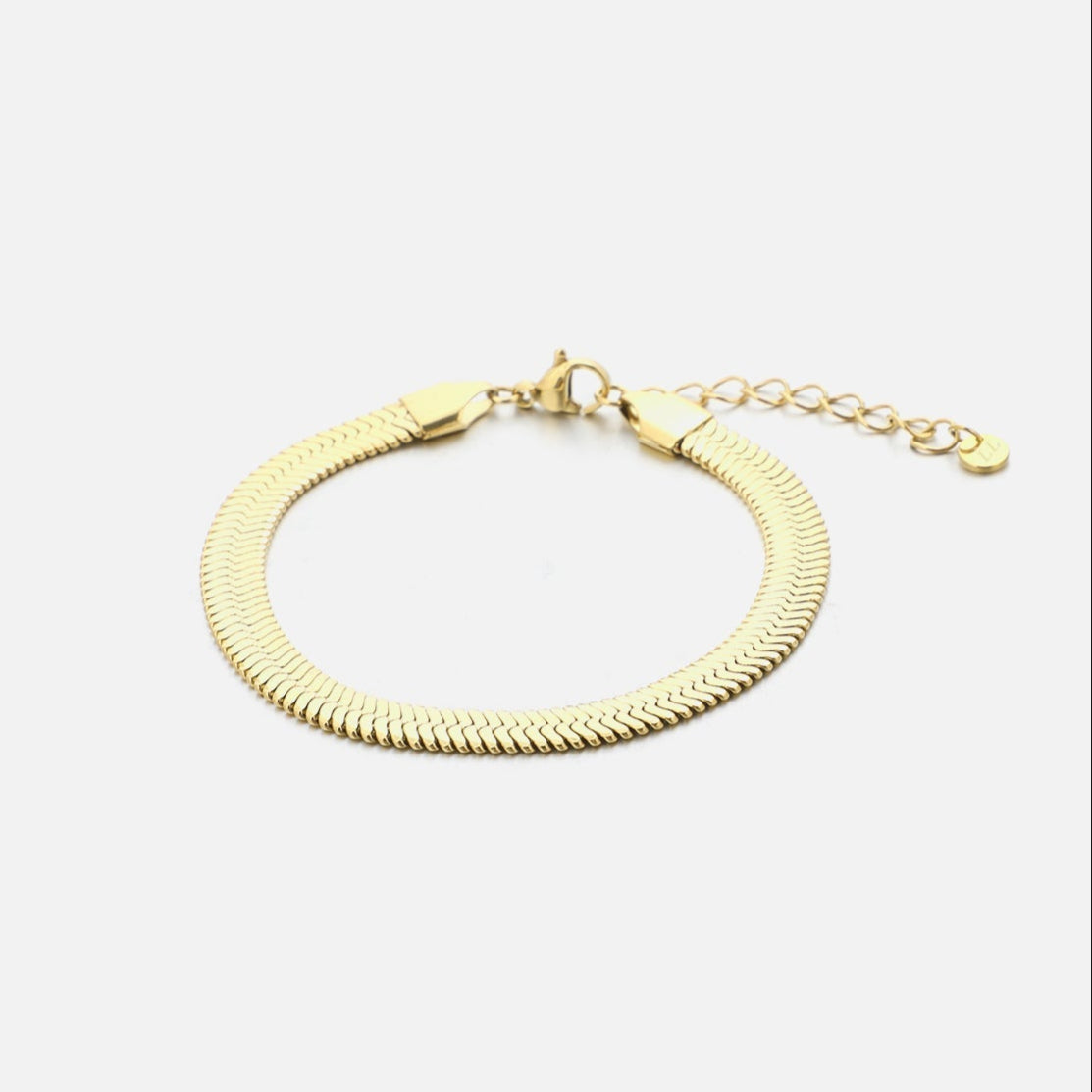 Platte armband 6mm goud - Desieradenconcurrent.nl
