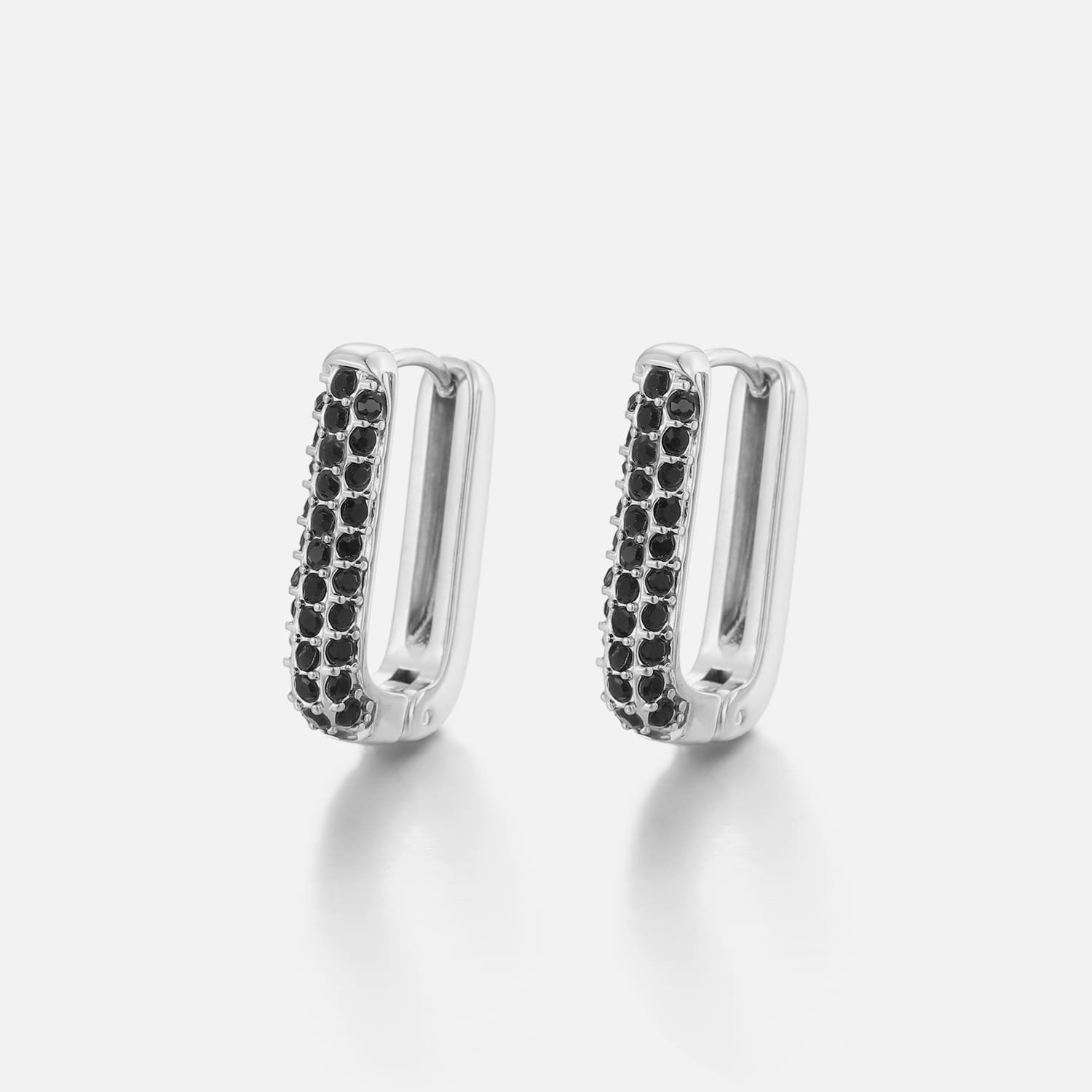 Rechthoekige oorbellen steentjes zilver/zwart - Desieradenconcurrent.nl