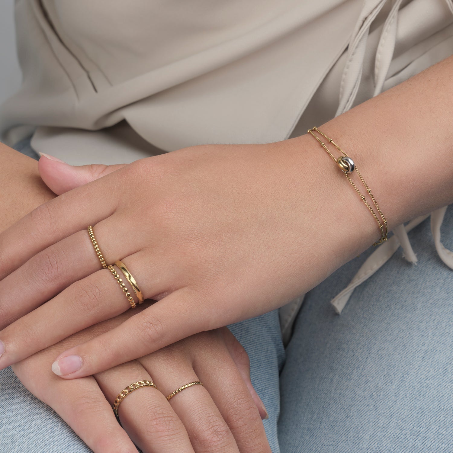 Ring balletjes stretch goud - Desieradenconcurrent.nl