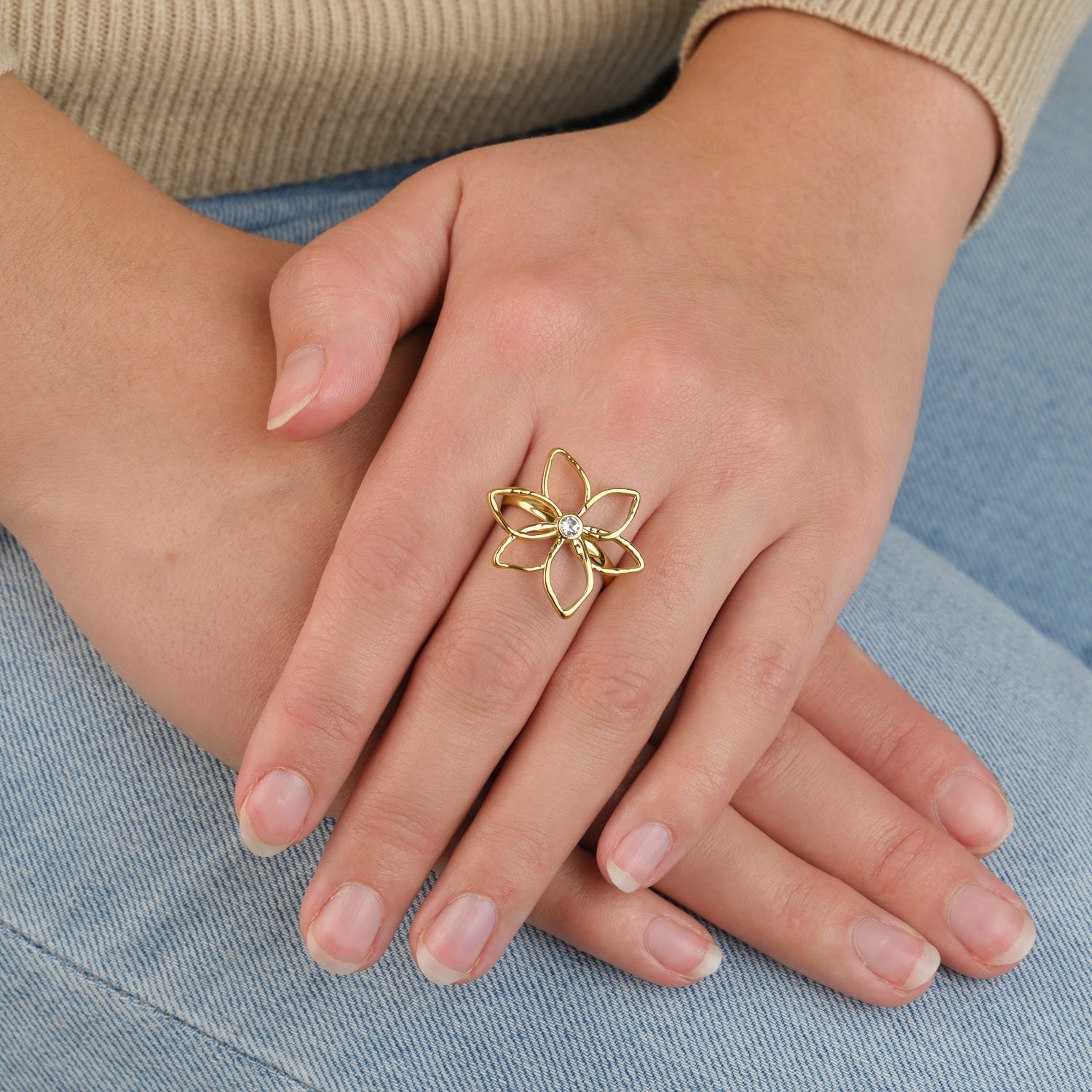Ring bloem gehamerd goud - Desieradenconcurrent.nl
