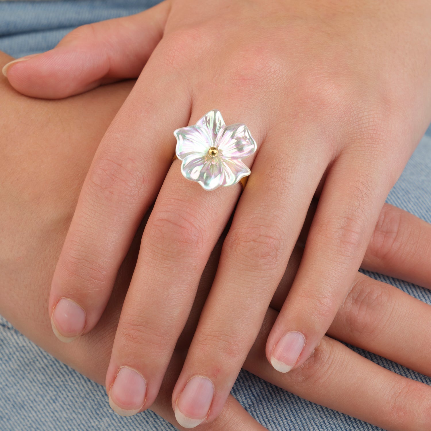 Ring white flower goud - Desieradenconcurrent.nl