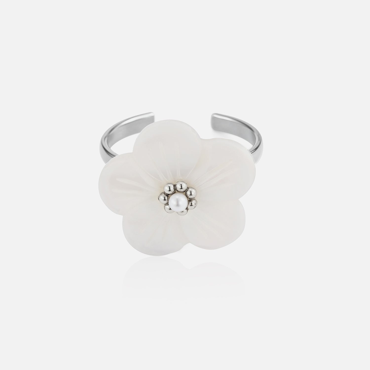Ring witte bloem zilver - Desieradenconcurrent.nl
