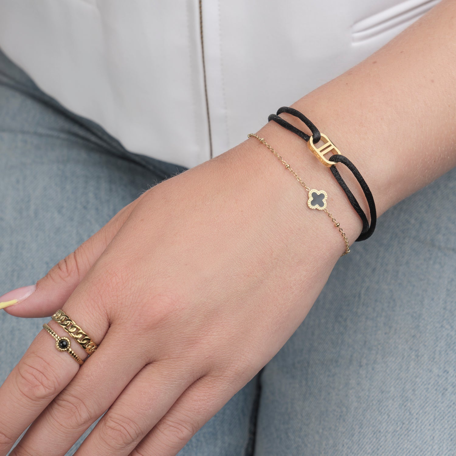 Single klaver armband goud/zwart - Desieradenconcurrent.nl
